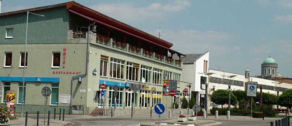 Európa Penzión Štúrovo Kültér fotó